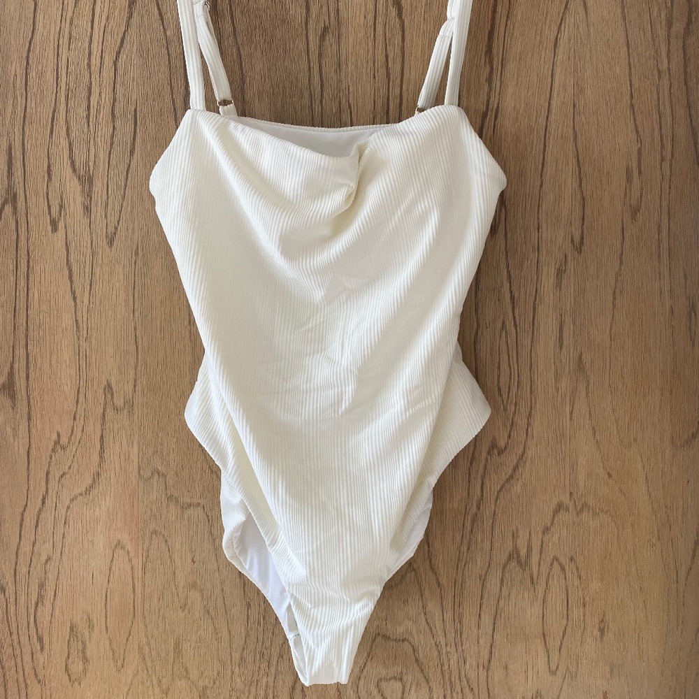 NWOT Dippin' Daisy's LUMA ONE PIECE - L